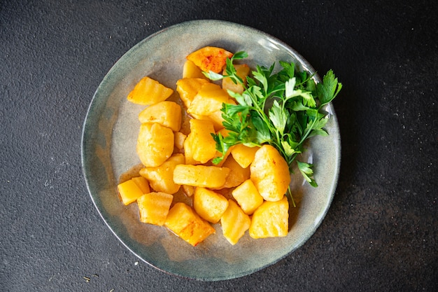 Gestoofde aardappelen kruiden geen vlees vers gedeelte klaar om te eten maaltijd snack op tafel kopieer ruimte voedsel