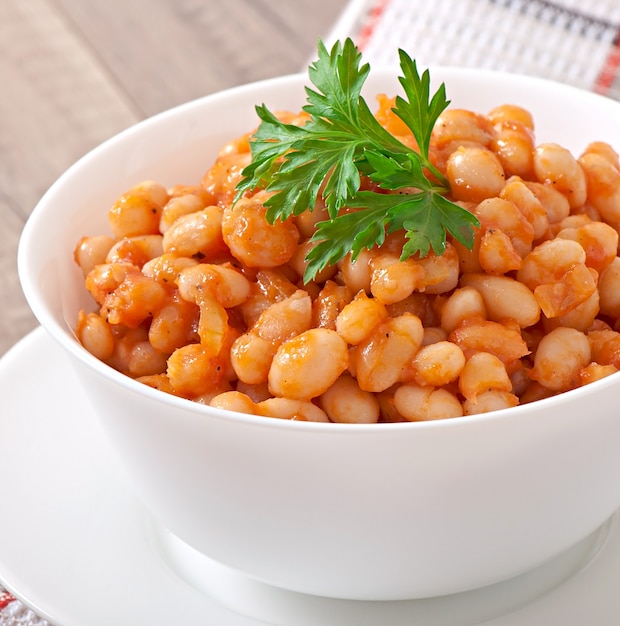 Gestoofde witte bonen in tomatensaus