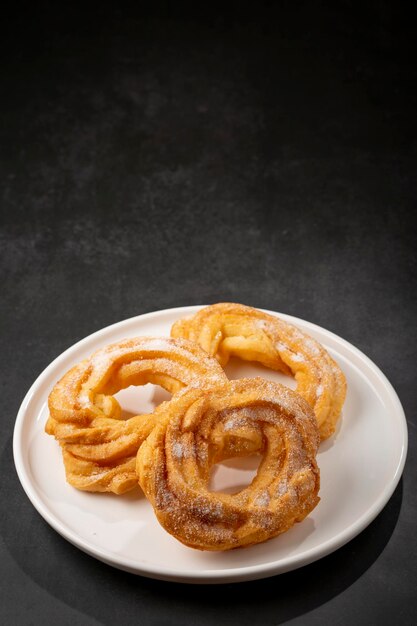 Gesuikerde donuts op tafel Braziliaanse donuts