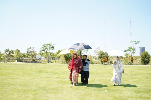 公園で結婚する