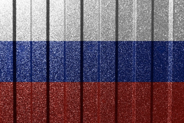 Getextureerde vlag van Rusland op metalen muur Kleurrijke natuurlijke abstracte geometrische achtergrond met lijnen