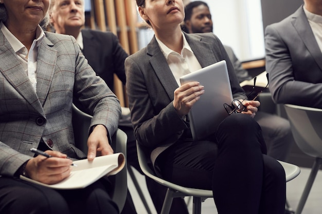 Foto acquisire nuove conoscenze alla conferenza di lavoro