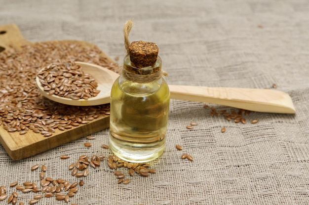 Получение масла из льняных семян льняное масло изготавливается из льна Селективный фокус