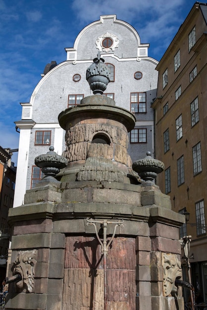 Gevel en fontein bouwen op het Stortorget-plein, Gamla Stan, stadscentrum, Stockholm, Zweden