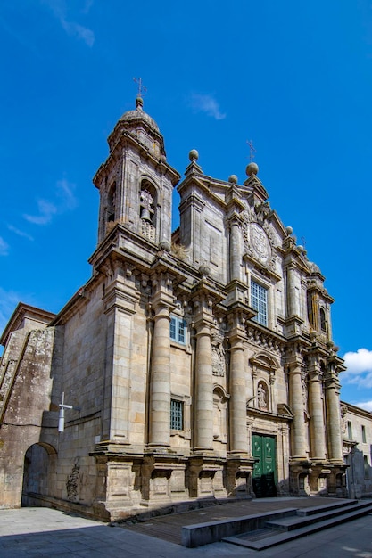 Gevel van de barokke kerk San Bartolome in de stad Pontevedra