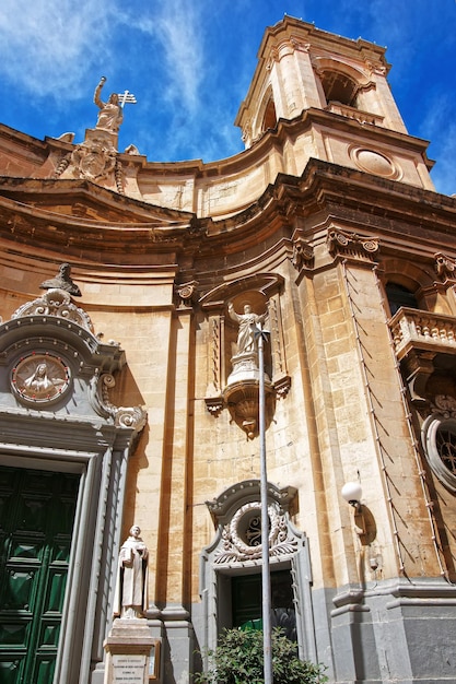 Gevel van de basiliek van Sint Dominicus in Valletta, Malta