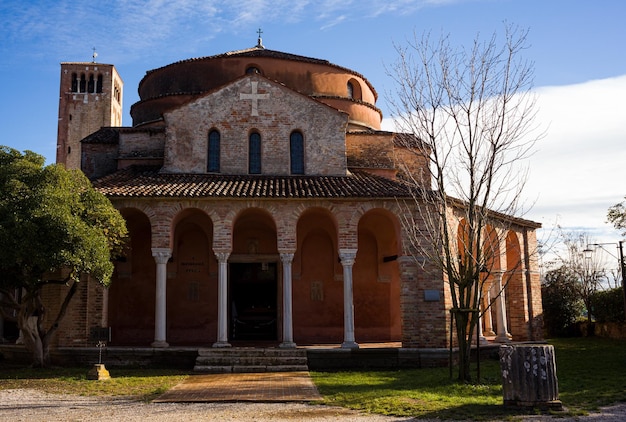 Gevel van de Santa Fosca-kerk in Torcello, Italië