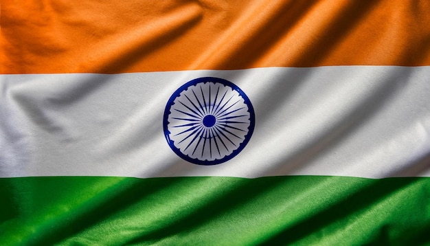 Foto gevouwen vlag van india met zichtbare satijnen textuur