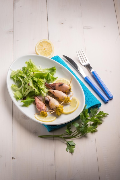 Gevulde inktvis met salade