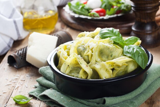 Gevulde Italiaanse tortellini pasta