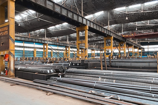 Gewalst metalen magazijn grote hoeveelheden metalen materialen in de fabriek