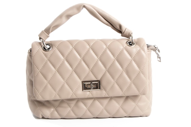 gewatteerde leren tas in beige Dames modieuze clutch isoleren op witte handtas met handvat