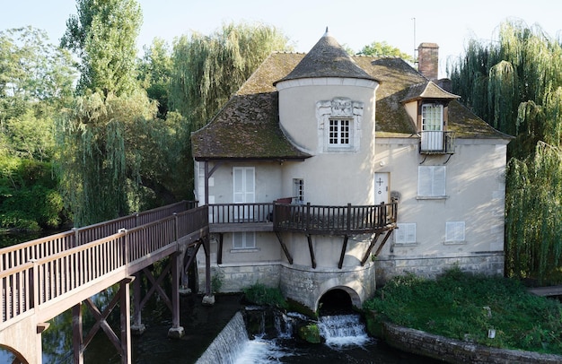 Geweldig huis in de buurt van de kleine pittoreske waterval in MoretsurLoing MoretsurLoing is een gemeente in het departement SeineetMarne in de regio IledeFrance