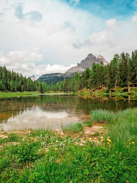 Geweldig panorama van zomer berglandschap in de Dolomieten in Italië