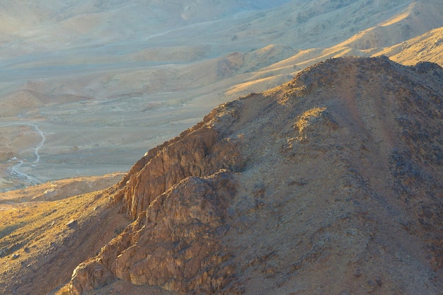 Geweldige zonsopgang op de berg Sinaï Prachtige dageraad in Egypte Prachtig uitzicht vanaf de berg