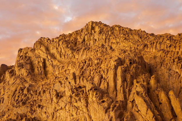 Geweldige zonsopgang op de berg Sinaï Prachtige dageraad in Egypte Prachtig uitzicht vanaf de berg