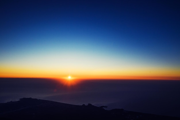 Geweldige zonsopgang voor een uitzicht op zee vanaf de top van het Tahtali-gebergte Toeristische attractie van Turkije KEMER ANTALYA TURKIJE