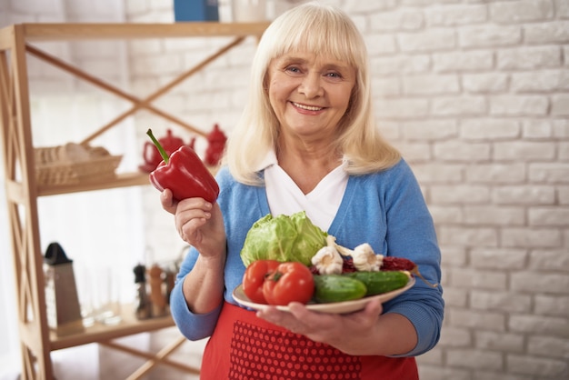 Gewichtsverlies Groenten Dieet voor Senior Vrouw.