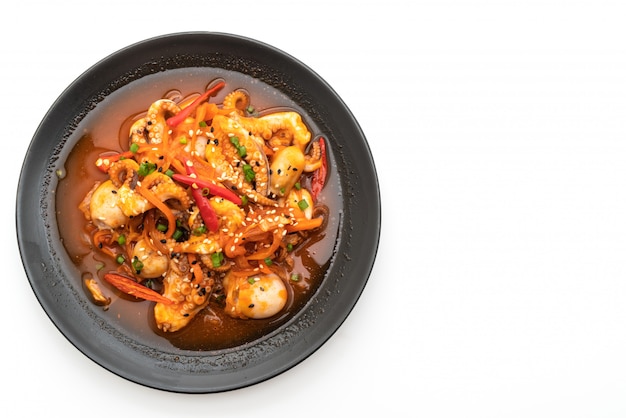 gewokte octopus of inktvis met Koreaanse pittige pasta (osam bulgogi)