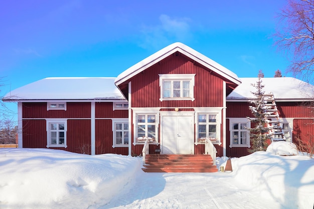 Gezellig huisje met trappen in de winter Rovaniemi, Finland.