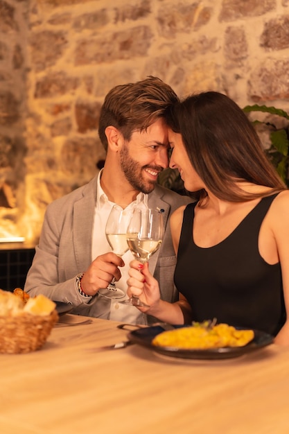 Gezellig samen dineren met eten om valentijn te vieren