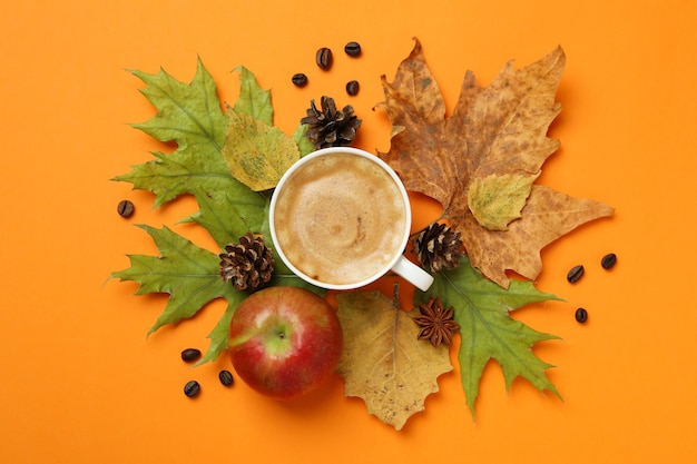 Gezellige herfst concept achtergrond met koffie drinken