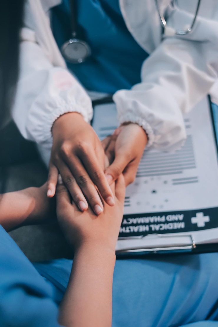 Foto gezelschap en zorg voor ouderen gaan hand in hand