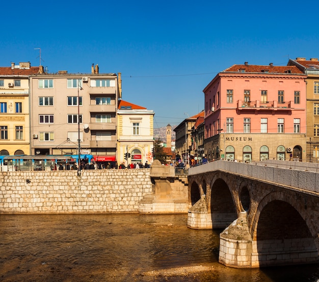 Gezicht op de Latijnse brug, Sarajevo