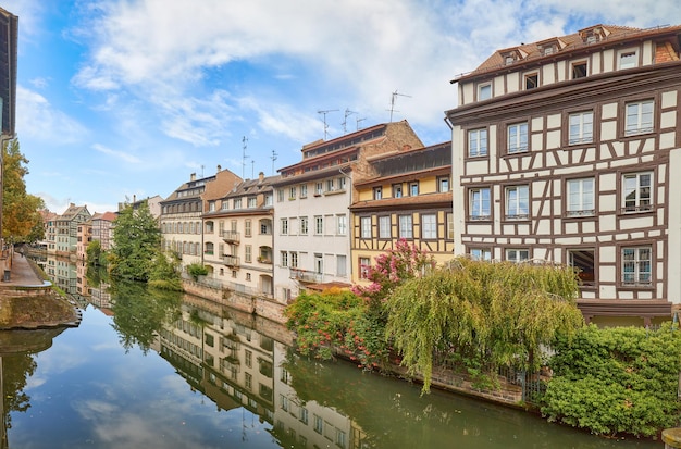 Gezicht op een regio in Straatsburg, Frankrijk, bekend als Petite France