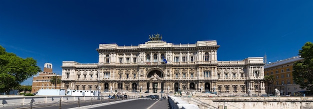Gezicht op het Palazzo di Giustizia in Rome, Italië