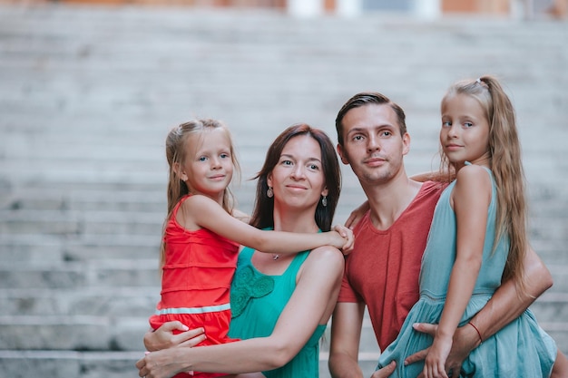 Gezin met kinderen op vakantie in europa italië rome