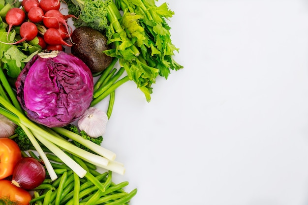 Gezond ingrediënt voor het maken van verse groentesalade