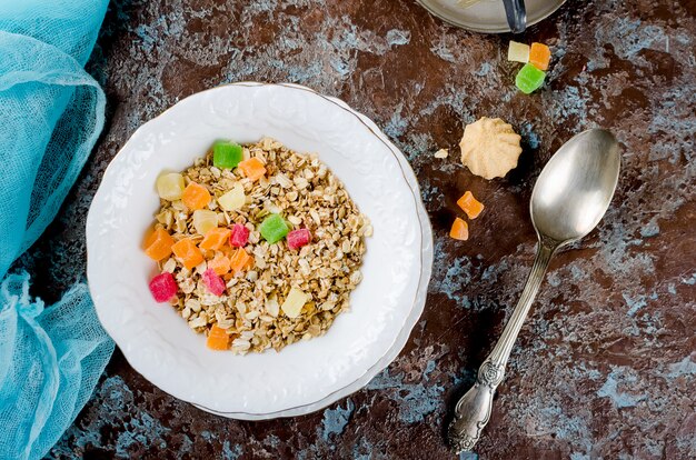 Gezond ontbijt instellen muesli, koffie en sap