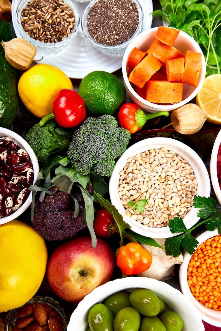 Foto gezond veganistisch eten. assortiment van biologisch voedsel.