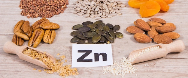 Foto gezond voedzaam eten en diverse ingrediënten als bron natuurlijk zink en andere vitamines en mineralen