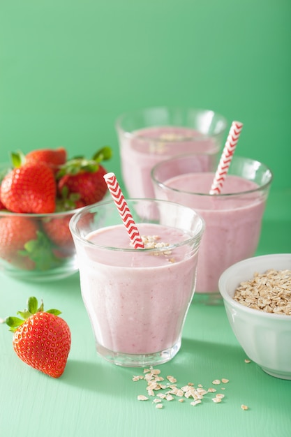 Gezonde aardbei haver smoothie