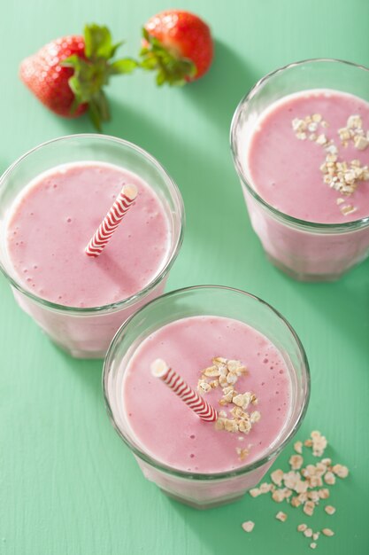 Gezonde aardbei haver smoothie