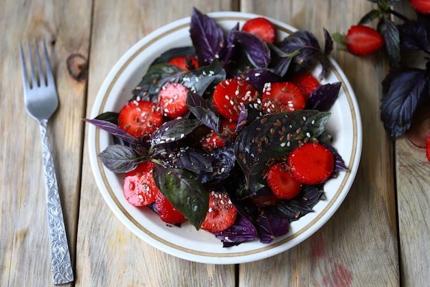 Gezonde Aardbeien Basilicum Salade Zomersalade Met Aardbeien