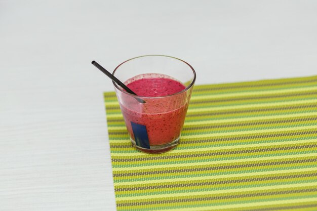 Gezonde biologische voeding Aardbeienfruitdrank smoothie