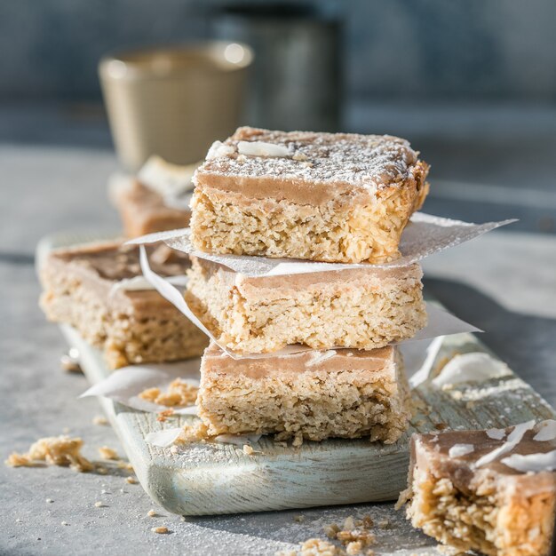 Gezonde eiwitgranola-flapjack-snackbars