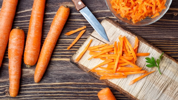 Foto gezonde groentenwortel voorbereiden om te koken