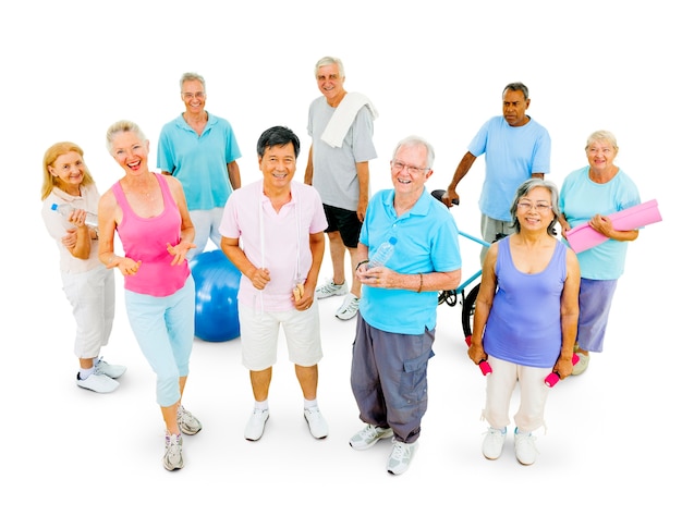 Gezonde hogere mensen op de sportschool