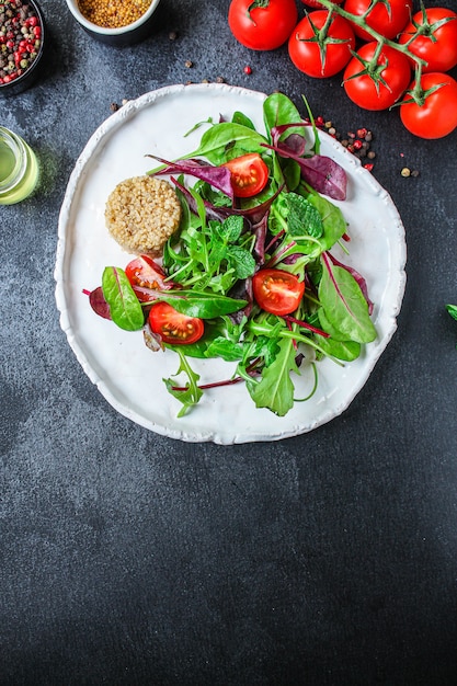 Gezonde quinoa salade bladeren mix