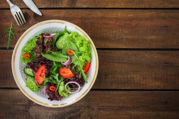 Gezonde salade, bladeren mix salade (mix greens, andere ingrediënten)