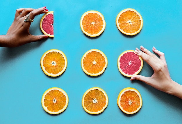 Foto gezonde smakelijke gesneden citrusvruchten