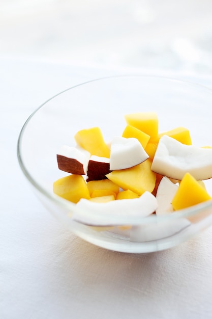 Gezonde snack - mango en kokos
