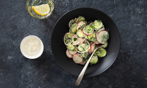 Gezonde van de de radijskomkommer van de saladekom de yoghurt hoogste mening