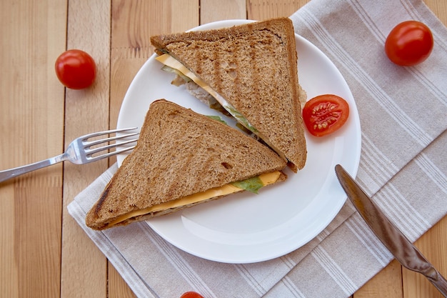 Gezonde veganistische sandwich met oesterzwam zeer voedzame hart- en immuunsysteem gezondheid antioxiderende en ontstekingsremmende effecten