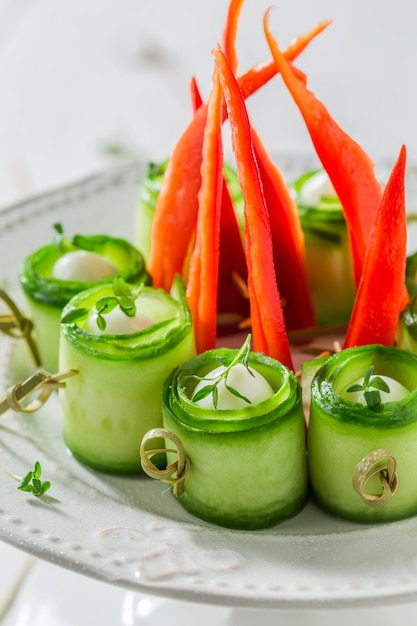 Gezonde verschillende hapjes met verse ingrediënten voor een snack