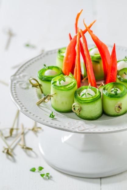 Gezonde verschillende koude snacks met verse ingrediënten voor snack